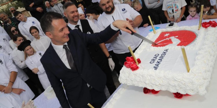 Slobodna Dalmacija – Dan grada bez Milanovića; Paunović o mazohizmu, strahu i ludosti: ‘Da mi danas netko ponudi da budem gradonačelnik…’