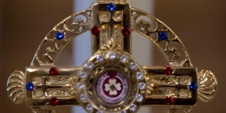 Slobodna Dalmacija – Duhovna povijest Splita ispisana na Trsteniku; relikvije svetog Ivana Pavla II. stigle baš na obljetnicu Papina dolaska