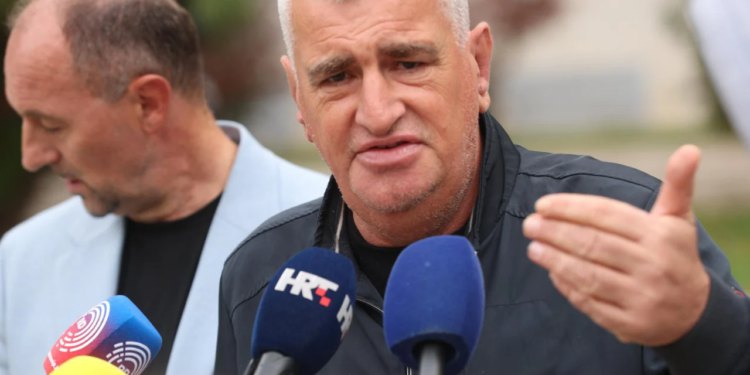 Slobodna Dalmacija – Gdje će završiti smeće kad se zatvori Karepovac? U Sinj neće, kaže Bulj: ‘Neka ga voze u Bobanove i Sanaderove vrtače’