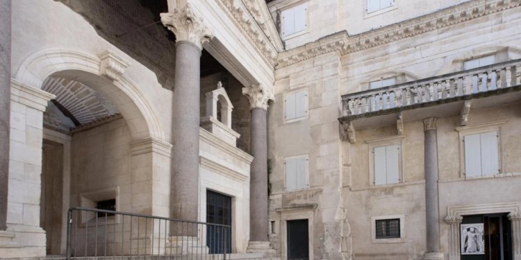 Slobodna Dalmacija – Grad Split ide u obnovu stana na Peristilu kojeg je devastirao, a onda platio 500.000 eura. Buduća namjena još se ne zna