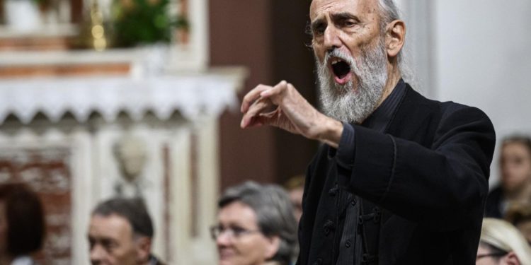 Slobodna Dalmacija – Gradski zbor ‘Brodosplit’ i maestro Sunko počastili Sinjane kantatom Gospi Sinjskoj u papinskoj bazilici