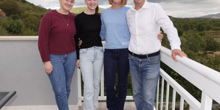 Slobodna Dalmacija – Imoćanin prelomio, neće kosti ostaviti u Njemačkoj, u Cisti otvorio obrt, žena oduševljena: ‘Falila je glava kuće’