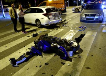 Slobodna Dalmacija – Na Poljudu se sudarili osobni automobil i motocikl, stigla Hitna pomoć…
