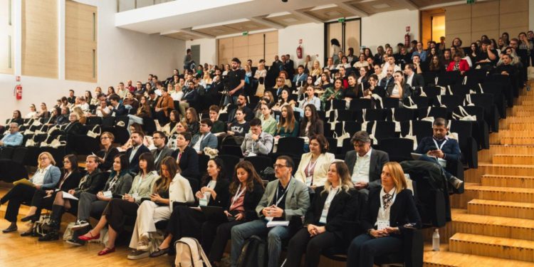 Slobodna Dalmacija – Na splitski Medicinski fakultet stigli brojni stručnjaci. Sve je zanimala primjena umjetne inteligencije u zdravstvu