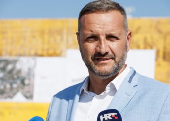 Slobodna Dalmacija – Načelnik Dropuljić obišao novo dječje igralište u Strožancu: Pogledajte koliko je koštalo!