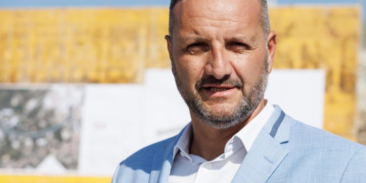 Slobodna Dalmacija – Načelnik Dropuljić obišao novo dječje igralište u Strožancu: Pogledajte koliko je koštalo!