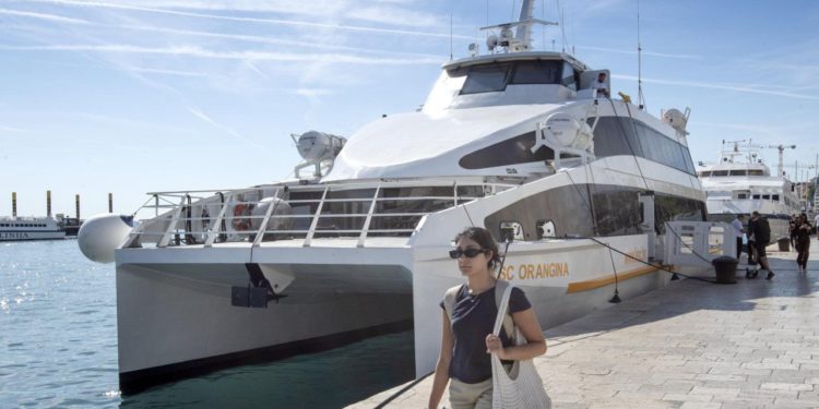 Slobodna Dalmacija – ‘Naranča’ dobila nasljednicu! Katamaran ‘Orangina’ najnoviji je na Jadranu, povezivat će Brač, Šoltu i Split
