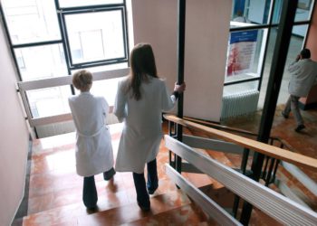 Slobodna Dalmacija – Nesuđeni stažisti bijesni na splitsku bolnicu; ‘poštari’ su otpali, a primljeni oni koji su odavno završili fakultete