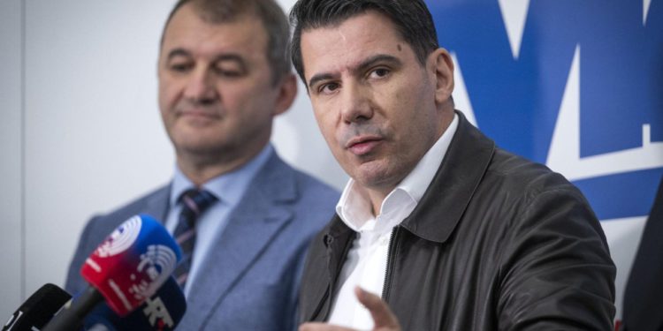 Slobodna Dalmacija – Nikola Grmoja sukobio se sa splitskom novinarkom; sve je počelo s petokrakom, a završilo sa ‘Za dom spremni’