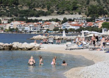 Slobodna Dalmacija – Nikome nije jasno što je ovom umirovljeniku bio plan: ušetao je u turistički ured, skinuo gaće i sjeo u fotelju…