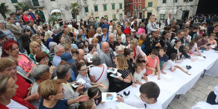 Slobodna Dalmacija – Od Kačićevog trga do Apfel Arene: Makarska slavi cijeli listopad! Stiže im Doris Dragović, ali i UEFA Futsal Liga prvaka