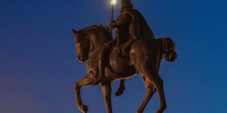 Slobodna Dalmacija – Ovakvu predstavu nijedno kazalište u državi nije izvelo, ali hoće sinjsko! Povod je ključni događaj hrvatske povijesti