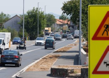 Slobodna Dalmacija – Počeli radovi rekonstrukcije Splitske ulice, Brnaze-Kukuzovac još na čekanju