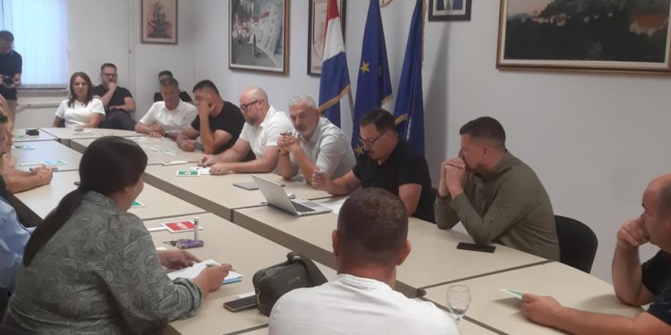 Slobodna Dalmacija – Političari ovoga grada prije su za novce koje bi dobili mogli otići na piće, danas mogu i na pečeno! Pogledajte cifre…