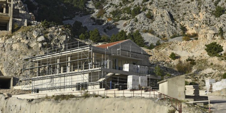 Slobodna Dalmacija – Revizija otkrila katastrofu: bivša vlast turističkog bisera muljala sa zemljištem, nije naplaćeno 2 milijuna € poreza…