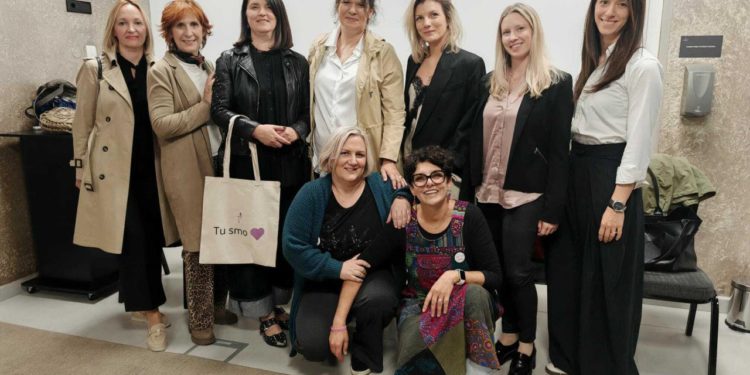 Slobodna Dalmacija – ‘Ružičasti razgovori – ženska hrabrost’; Split u znaku podrške, znanja i zajedništva