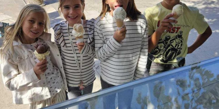 Slobodna Dalmacija – Sladoled Ukrajinke Aljone danas se dijeli besplatno komiškoj djeci