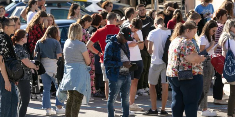 Slobodna Dalmacija – Splićani, nemojte zalutati! Zatvoren objekt gdje smo stajali u ‘vječnim’ redovima; ovo je nova lokacija