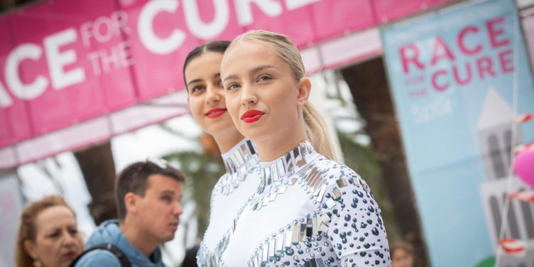 Slobodna Dalmacija – Splitska Riva u ružičastom, pogledajte veliku galeriju ljudi velikog srca; jedan je detalj posebno zapeo za oko