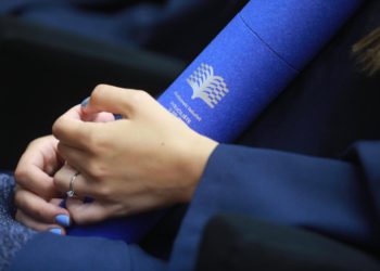 Slobodna Dalmacija – Studenti izbačeni s fakulteta tri dana prije nastave. FESB: Radili smo po uputama. Sveučilište: Niste. Zakon je jasan!