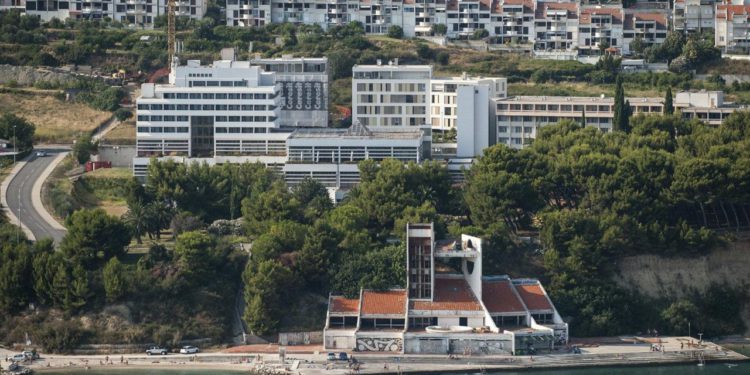 Slobodna Dalmacija – Svi pitaju hoće li u hotel na Duilovu umirovljenici ili studenti. Pravo je pitanje zašto se država bavi kuhanjem kave?