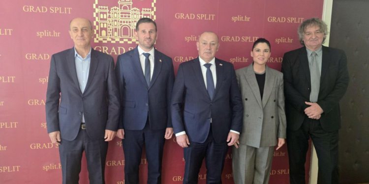 Slobodna Dalmacija – Tomislav Šuta se u Splitu sastao s ministrom. Gradnja stanova na Kmanu i Žnjanu počinje na proljeće iduće godine!