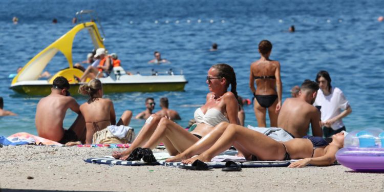 Slobodna Dalmacija – Turistički biser posjetilo 50 tisuća turista: Nijemci nisu iznevjerili, ali gosti iz jedne zemlje su na prvom mjestu