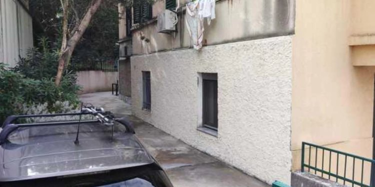 Slobodna Dalmacija – Uklonjen uvredljivi grafit s fasade zgrade u kojoj živi splitski novinar Jurica Pavičić; osvanuo je početkom tjedna…