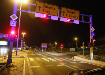 Slobodna Dalmacija – VIDEO Bizarna scena u Kaštelima; Snimka s autobusne stanice postala hit na TikToku