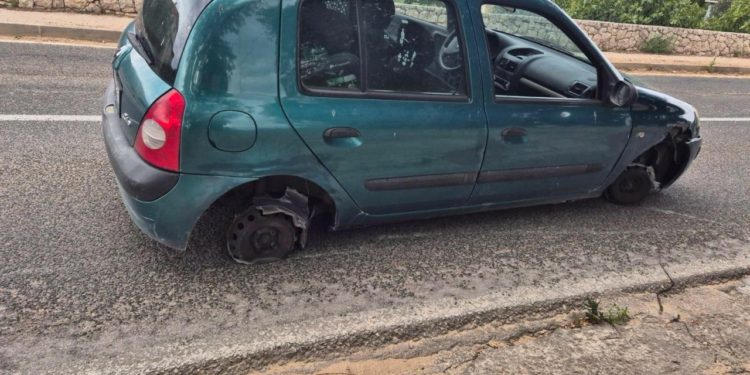 Slobodna Dalmacija – VIDEO Je li ovo realno? U Cliju bez guma, na felgama vozila kilometrima pa se iznenadila kad ju je zaustavila policija