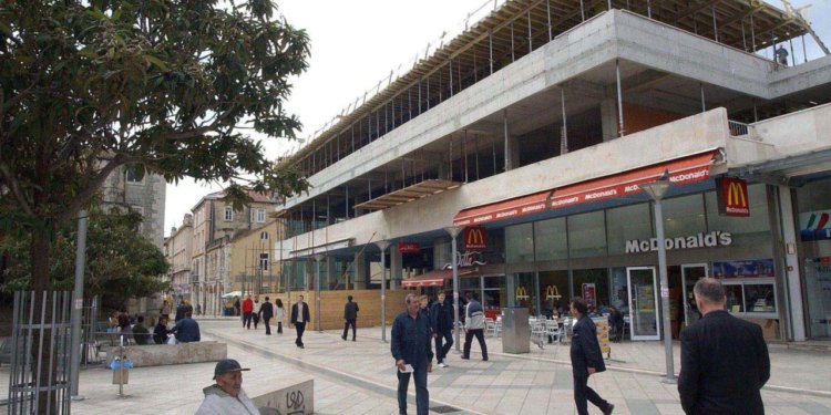 Slobodna Dalmacija – VIDEO Sjeća li se tko što se nalazilo prije na mjestu ‘Zare’ u Marmontovoj? Zavirite s nama u nekoć slavnu robnu kuću