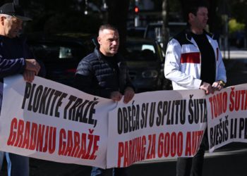 Slobodna Dalmacija – VIDEO Splićani prosvjedovali zbog manjka parkinga: ‘Što je s obećanih 6000 mjesta?!‘; Šuta otkrio lokacije garaža