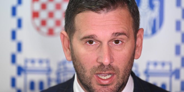 Slobodna Dalmacija – VIDEO Šuta prozvao Ivoševića za upad u informatički sustav Banovine i pristup osobnim podacima građana: ‘Skandalozno!’