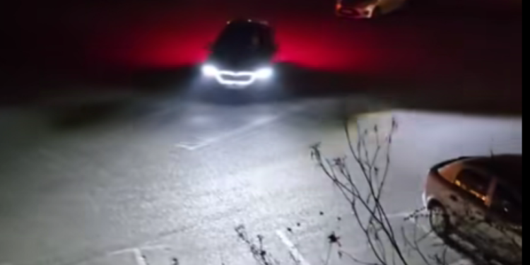 Slobodna Dalmacija – VIDEO Vozač BMW-a na splitskom parkingu mislio da drifta, izrugali mu se na društvenim mrežama: Možda je starija žena…