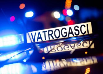 Slobodna Dalmacija – Vatrogasci intervenirali na Hvaru i u Krilu Jesenice; izvlačenje kamiona i ispumpavanje broda