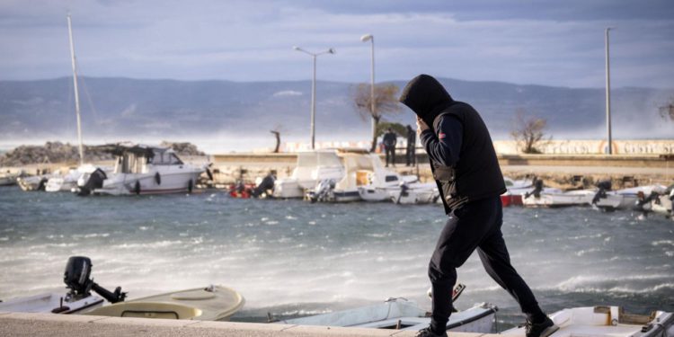 Slobodna Dalmacija – Već 7 dana bura ‘ubija’ ljude. Stručnjak za olujne vjetrove objašnjava zašto je nemoguće izmjeriti najjače udare bure