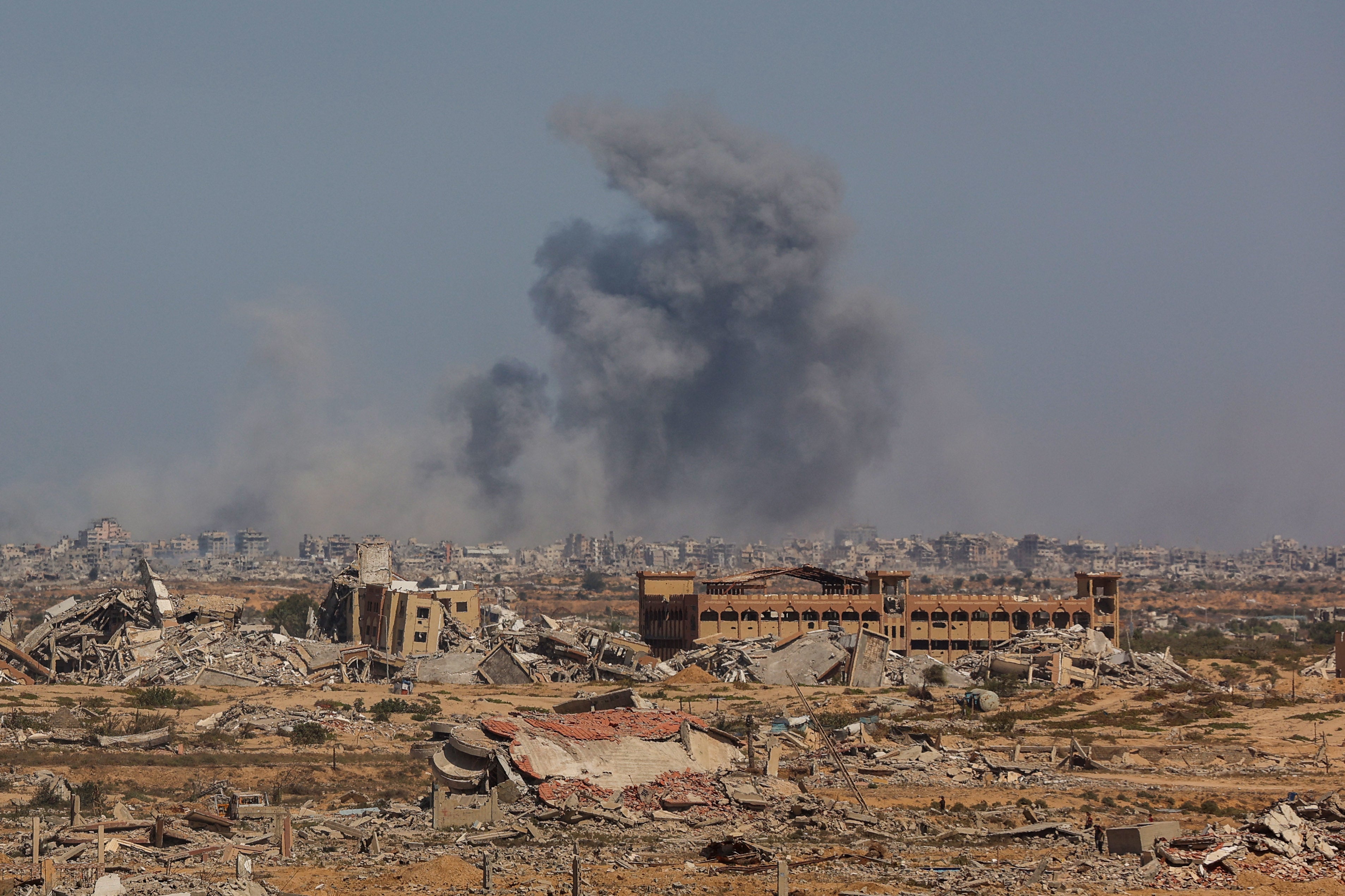 Smoke nakon izraelskog štrajka u gradu Gaza, 2. listopada 2025., na slici Nuseirat u središnjoj Gazi, usred tekućeg sukoba između Izraela i palestinske militantne skupine Hamas