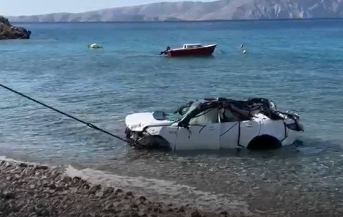 Izvučen automobil iz mora kod Senja: "Potpuno je uništen, a snimka je uznemirujuća"