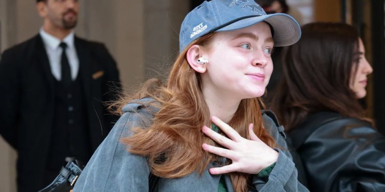 Spider-Man: Fotografije potpuno novog dana otkrivaju Stranger Things zvijezdu Sadie Sink, izazivajući nova nagađanja o tome koga glumi