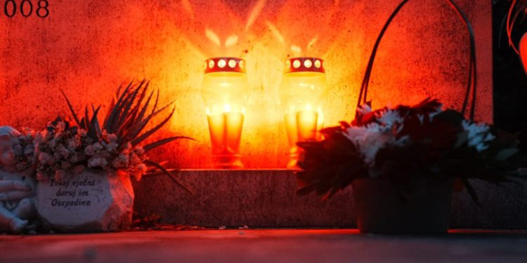 Splićani, jeste li ostavili cvijeće na Lovrincu? Jedna poruka uznemirila je mnoge: “Ne znam ni što misliti ni što reći”