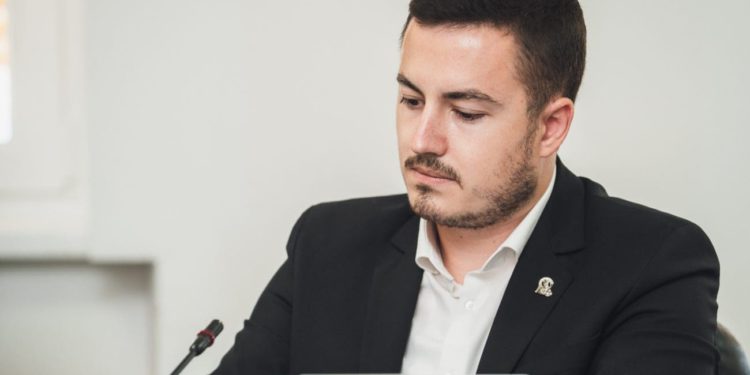 Splitski vijećnik Bruno Stričević traži veće satnice za pomoćnike u nastavi u Splitu