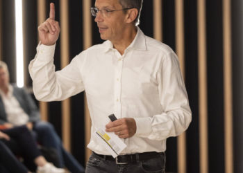 Sportske novosti – Gori sve, a HNS tri dana kasnije izlazi s videom kojeg možemo nazvati ‘Đurine kućne čarolije’