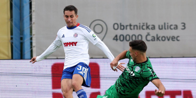 Sportske novosti – Hajdukova dilema: nastaviti utrku s Dinamom ili već nakon osam kola opredijeliti se za stvaranje momčadi za budućnost?