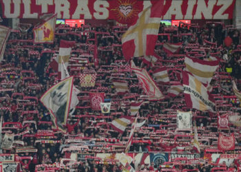 Sportske novosti – Kontroverzan transparent na velikom okršaju Zrinjskog u Europi: ‘Razbij ustašu, živjeli partizani!’