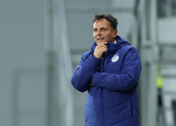 Sportske novosti – Kovačević na presici: ‘Bit će spavanac do Zagreba. Možda jedno do dva pića da se bolje zaspi, ha, ha, ha…’