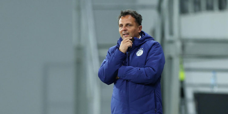 Sportske novosti – Kovačević na presici: ‘Bit će spavanac do Zagreba. Možda jedno do dva pića da se bolje zaspi, ha, ha, ha…’