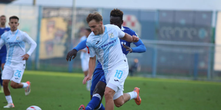 Sportske novosti – Rijeka je opet ispala naivna i ekspresno se oprostila od titule. Nesigurnost kapetana je alarmantna