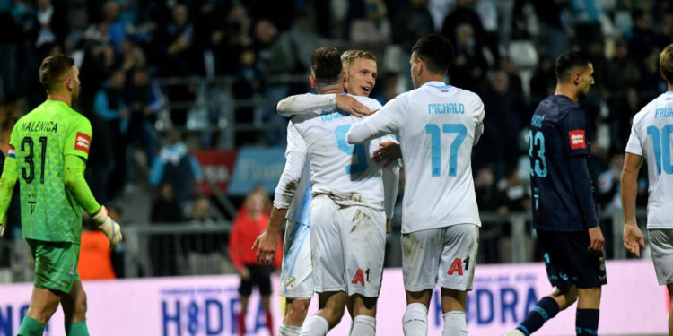 Sportske novosti – Rožmanova ekipa labilna je poput talijanskih vojnika, a Sanchezov rad dolazi na naplatu. Rijeci slijedi pravi ispit