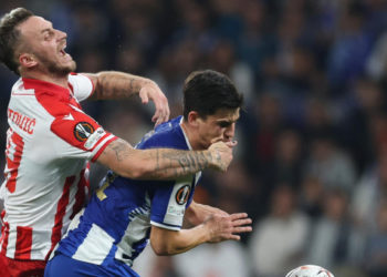 Sportske novosti – VIDEO Bivši hajdukovac oduševio u ‘tragediji Crvene zvezde’: Dobio laktom u lice pa ispao apsolutni heroj!