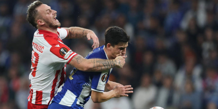 Sportske novosti – VIDEO Bivši hajdukovac oduševio u ‘tragediji Crvene zvezde’: Dobio laktom u lice pa ispao apsolutni heroj!